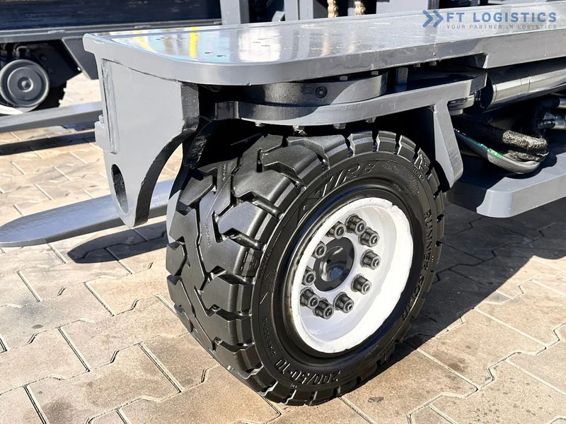 Combilift C4000 / LPG / DUPLEX / 4500MM / FREE LIFT / LIKE NEW C4000 / LPG / DUPLEX / 4500MM / FREE LIFT / LIKE NEW - 4-weg zijlader: afbeelding 4 Combilift C4000 / LPG / DUPLEX / 4500MM / FREE LIFT / LIKE NEW C4000 / LPG / DUPLEX / 4500MM / FREE LIFT / LIKE NEW - 4-weg zijlader: afbeelding 4