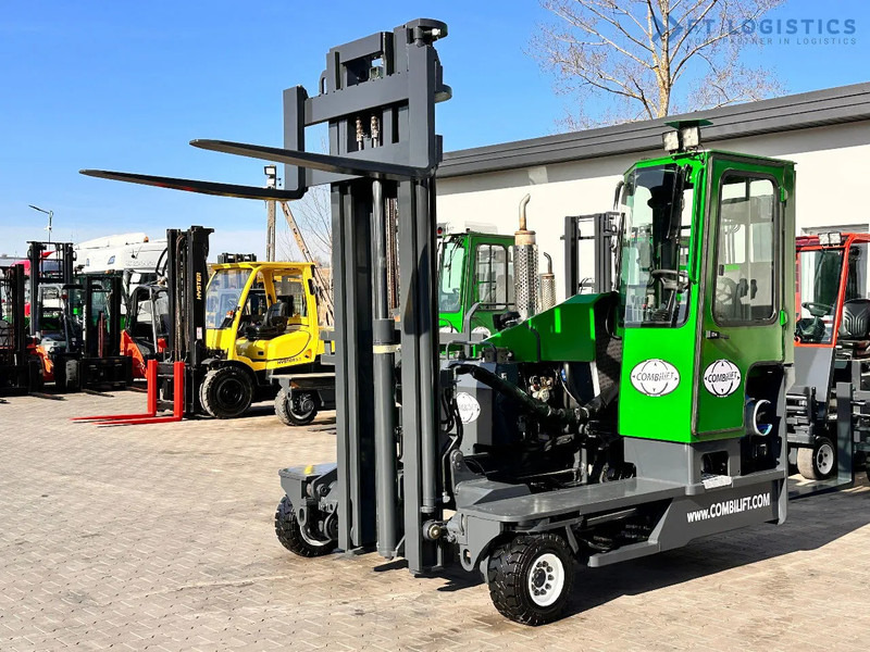 Combilift C4000 / LPG / DUPLEX / 4500MM / FREE LIFT / LIKE NEW C4000 / LPG / DUPLEX / 4500MM / FREE LIFT / LIKE NEW - 4-weg zijlader: afbeelding 1 Combilift C4000 / LPG / DUPLEX / 4500MM / FREE LIFT / LIKE NEW C4000 / LPG / DUPLEX / 4500MM / FREE LIFT / LIKE NEW - 4-weg zijlader: afbeelding 1