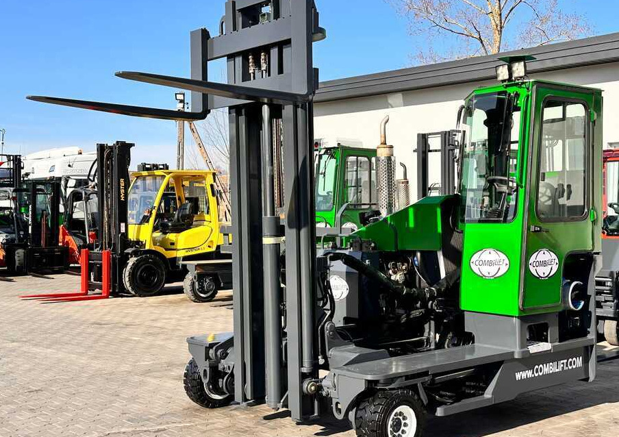 Combilift C4000 / LPG / DUPLEX / 4500MM / FREE LIFT / LIKE NEW - 4-weg zijlader: afbeelding 1 Combilift C4000 / LPG / DUPLEX / 4500MM / FREE LIFT / LIKE NEW - 4-weg zijlader: afbeelding 1