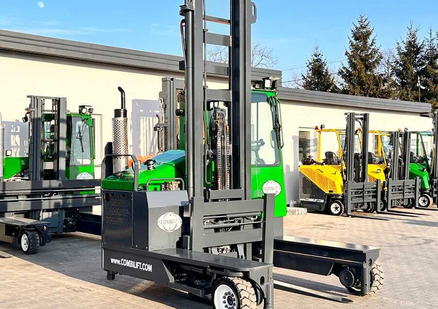 Combilift C4000 / LPG / DUPLEX / LIFTING HEIGHT 550CM / FREE LIFT / LIKE NEW - 4-weg zijlader: afbeelding 4 Combilift C4000 / LPG / DUPLEX / LIFTING HEIGHT 550CM / FREE LIFT / LIKE NEW - 4-weg zijlader: afbeelding 4