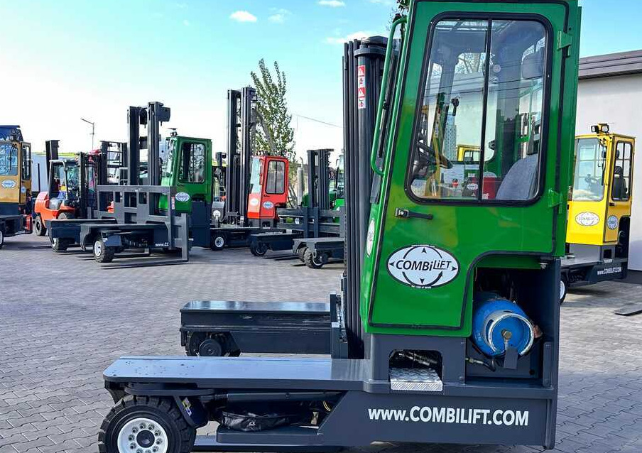 Combilift C4000 / TRIPLEX / 4900MM / GAS / FREE LIFT / FORK SIDE SHIFT / LIKE NEW - 4-weg zijlader: afbeelding 2 Combilift C4000 / TRIPLEX / 4900MM / GAS / FREE LIFT / FORK SIDE SHIFT / LIKE NEW - 4-weg zijlader: afbeelding 2