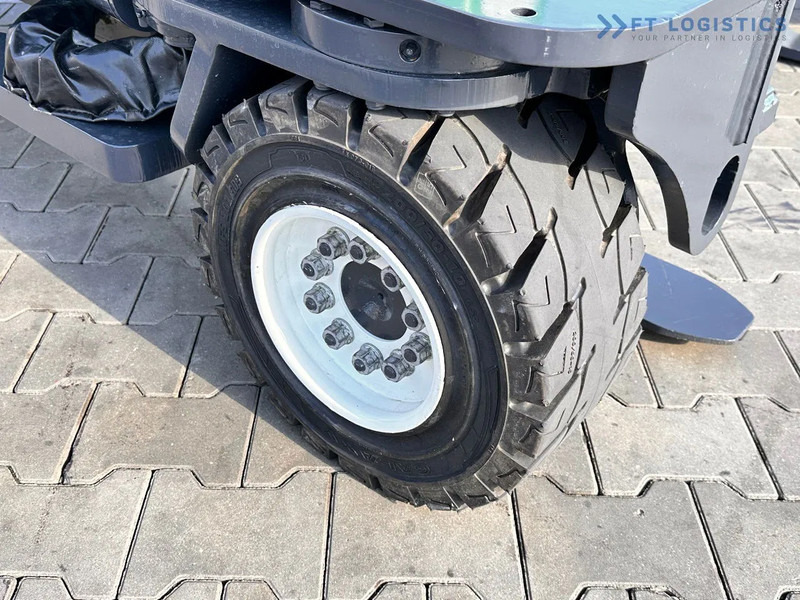 4-weg zijlader Combilift C4000 / TRIPLEX / 4900MM / LPG / FREE LIFT / FORK SHIFT / LIKE NEW C4000 / TRIPLEX / 4900MM / LPG / FREE LIFT / FORK SHIFT / LIK: afbeelding 5 4-weg zijlader Combilift C4000 / TRIPLEX / 4900MM / LPG / FREE LIFT / FORK SHIFT / LIKE NEW C4000 / TRIPLEX / 4900MM / LPG / FREE LIFT / FORK SHIFT / LIK: afbeelding 5