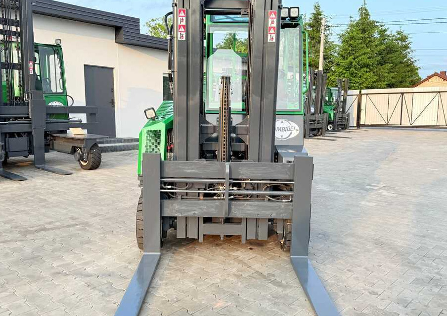 Combilift C4000CB / TRIPLEX - 5200MM / LPG / FREE LIFT / FORK POSITIONER / FORK SIDESHIFT / HEIGHT 2450MM / LIKE NEW - 4-weg zijlader: afbeelding 3 Combilift C4000CB / TRIPLEX - 5200MM / LPG / FREE LIFT / FORK POSITIONER / FORK SIDESHIFT / HEIGHT 2450MM / LIKE NEW - 4-weg zijlader: afbeelding 3
