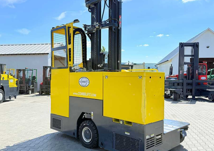 Combilift C4000STE / TRIPLEX / 6850MM / FREE LIFT / ONLY 1,348 HOURS / FORK SIDESHIFT / EXCELLENT CONDITION - 4-weg zijlader: afbeelding 5 Combilift C4000STE / TRIPLEX / 6850MM / FREE LIFT / ONLY 1,348 HOURS / FORK SIDESHIFT / EXCELLENT CONDITION - 4-weg zijlader: afbeelding 5