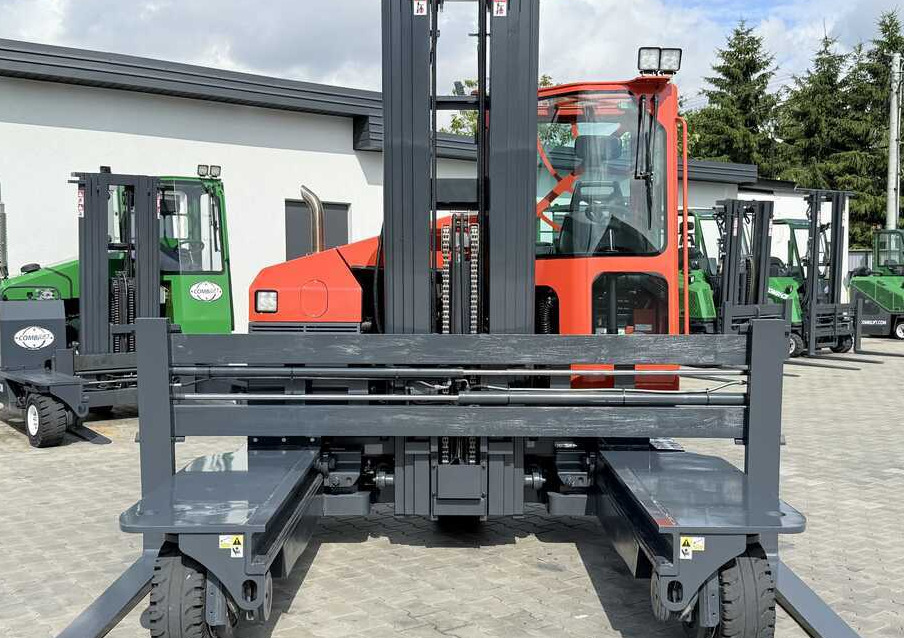 Combilift C4500 / DIESEL / TRIPLEX - 6420MM / FREE-LIFT / WIDE FORK POSITIONER - 4-weg zijlader: afbeelding 5 Combilift C4500 / DIESEL / TRIPLEX - 6420MM / FREE-LIFT / WIDE FORK POSITIONER - 4-weg zijlader: afbeelding 5
