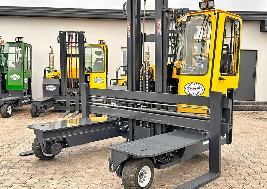 Combilift C4500 / DUPLEX / 4050MM / DIESEL / WIDE POSITIONER / FREE LIFT / SIDESHIFT / LIKE NEW - 4-weg zijlader: afbeelding 2 Combilift C4500 / DUPLEX / 4050MM / DIESEL / WIDE POSITIONER / FREE LIFT / SIDESHIFT / LIKE NEW - 4-weg zijlader: afbeelding 2