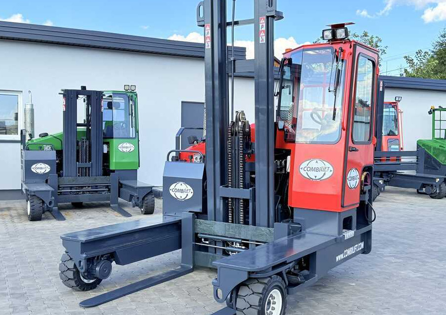 Combilift C4500 / LPG / DUPLEX - 4500MM / FORK POSITIONER / FREE LIFT / FULL CABIN / ONLY 6,178 HOURS / CONDITION – LIKE NEW! - 4-weg zijlader: afbeelding 4 Combilift C4500 / LPG / DUPLEX - 4500MM / FORK POSITIONER / FREE LIFT / FULL CABIN / ONLY 6,178 HOURS / CONDITION – LIKE NEW! - 4-weg zijlader: afbeelding 4