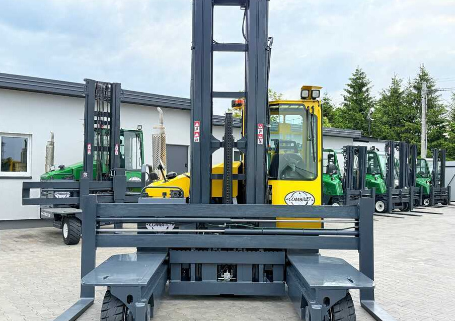 Combilift C5000 / TRIPLEX 7500MM / WIDE FORK POSITIONER / FREE LIFT / NEW TYRES / HEATED CABIN - 4-weg zijlader: afbeelding 3 Combilift C5000 / TRIPLEX 7500MM / WIDE FORK POSITIONER / FREE LIFT / NEW TYRES / HEATED CABIN - 4-weg zijlader: afbeelding 3