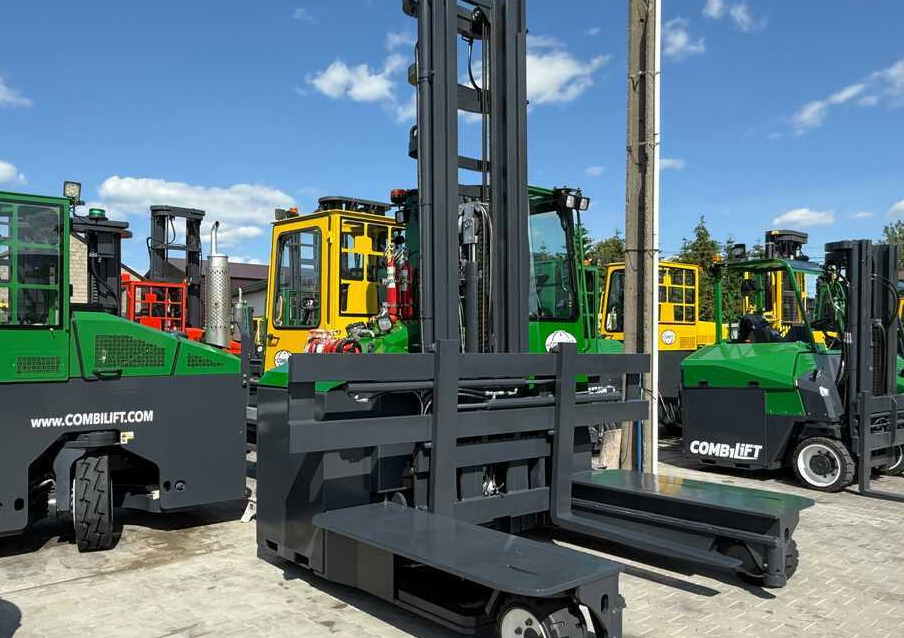 Combilift C5000E / ELECTRIC / TRIPLEX 8300MM / FULL FREE LIFT / WIDE POSITIONER / FORK SIDESHIFT / BATTERY LIKE NEW - 4-weg zijlader: afbeelding 4 Combilift C5000E / ELECTRIC / TRIPLEX 8300MM / FULL FREE LIFT / WIDE POSITIONER / FORK SIDESHIFT / BATTERY LIKE NEW - 4-weg zijlader: afbeelding 4