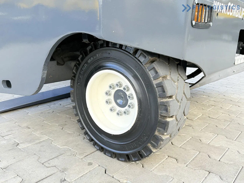 Combilift C5000SR / DIESEL / TRIPLEX MAST – 6100 MM / FORK POSITIONER / FULL CABIN C5000SR / DIESEL / TRIPLEX MAST – 6100 MM / FORK POSITI - 4-weg zijlader: afbeelding 4 Combilift C5000SR / DIESEL / TRIPLEX MAST – 6100 MM / FORK POSITIONER / FULL CABIN C5000SR / DIESEL / TRIPLEX MAST – 6100 MM / FORK POSITI - 4-weg zijlader: afbeelding 4