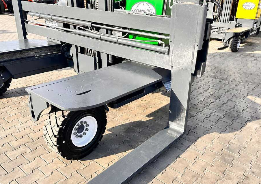 Combilift C5000XL / LPG / AIR CONDITIONING / WIDE POSITIONER / DUPLEX MAST / ADJUSTABLE FORKS / NEW TIRES / EXCELLENT CONDITION! - 4-weg zijlader: afbeelding 5 Combilift C5000XL / LPG / AIR CONDITIONING / WIDE POSITIONER / DUPLEX MAST / ADJUSTABLE FORKS / NEW TIRES / EXCELLENT CONDITION! - 4-weg zijlader: afbeelding 5