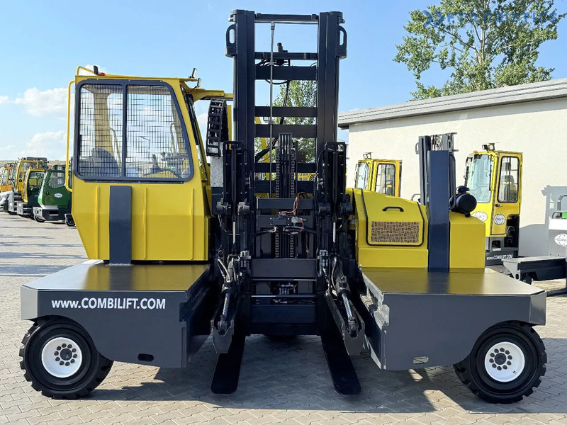 Combilift C6000SR / DUPLEX / 4200MM / LOAD CLAMP ON FORKS / FREE LIFT / DIESEL / POSITIONER / NEW TIRES / LIKE NEW / Wide range of four-wa - 4-weg zijlader: afbeelding 3 Combilift C6000SR / DUPLEX / 4200MM / LOAD CLAMP ON FORKS / FREE LIFT / DIESEL / POSITIONER / NEW TIRES / LIKE NEW / Wide range of four-wa - 4-weg zijlader: afbeelding 3