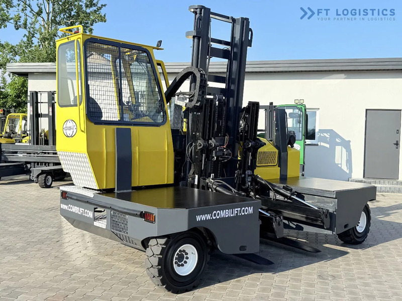 Combilift C6000SR / DUPLEX / 4200MM / LOAD CLAMP ON FORKS / FREE LIFT / DIESEL / POSITIONER / NEW TIRES / LIKE NEW / Wide range of four-wa - 4-weg zijlader: afbeelding 2 Combilift C6000SR / DUPLEX / 4200MM / LOAD CLAMP ON FORKS / FREE LIFT / DIESEL / POSITIONER / NEW TIRES / LIKE NEW / Wide range of four-wa - 4-weg zijlader: afbeelding 2
