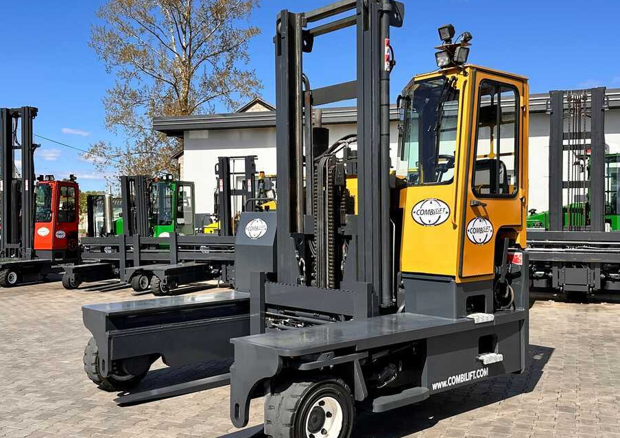 Combilift C9000 / GAS / DUPLEX / 4700MM / FREE LIFT / POSITIONER / FORK SIDE SHIFT / EXCELLENT CONDITION - 4-weg zijlader: afbeelding 1 Combilift C9000 / GAS / DUPLEX / 4700MM / FREE LIFT / POSITIONER / FORK SIDE SHIFT / EXCELLENT CONDITION - 4-weg zijlader: afbeelding 1