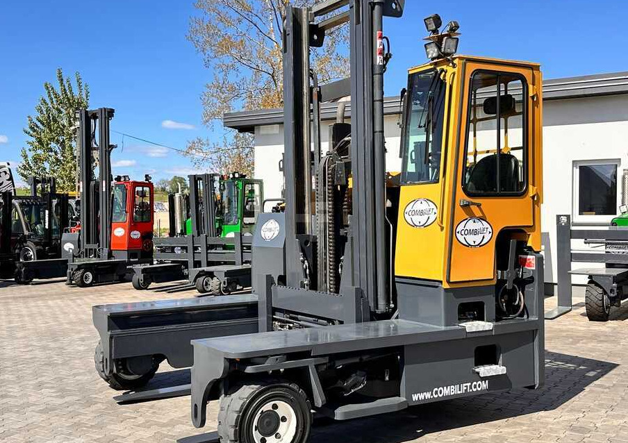 Combilift C9000 / GAS / DUPLEX / 4700MM / FREE LIFT / POSITIONER / FORK SIDE SHIFT / EXCELLENT CONDITION - 4-weg zijlader: afbeelding 4 Combilift C9000 / GAS / DUPLEX / 4700MM / FREE LIFT / POSITIONER / FORK SIDE SHIFT / EXCELLENT CONDITION - 4-weg zijlader: afbeelding 4