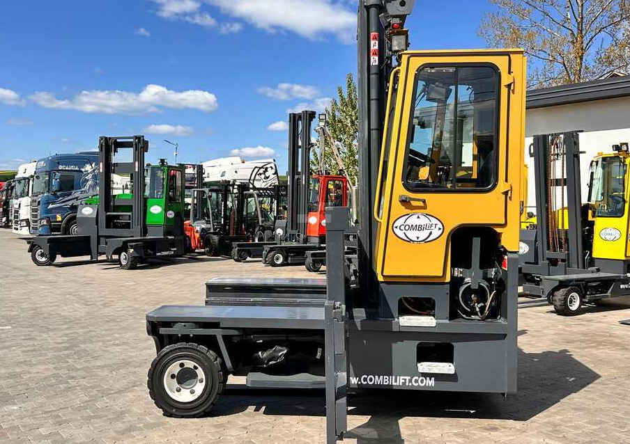 Combilift C9000 / GAS / DUPLEX / 4700MM / FREE LIFT / POSITIONER / FORK SIDE SHIFT / EXCELLENT CONDITION - 4-weg zijlader: afbeelding 4 Combilift C9000 / GAS / DUPLEX / 4700MM / FREE LIFT / POSITIONER / FORK SIDE SHIFT / EXCELLENT CONDITION - 4-weg zijlader: afbeelding 4