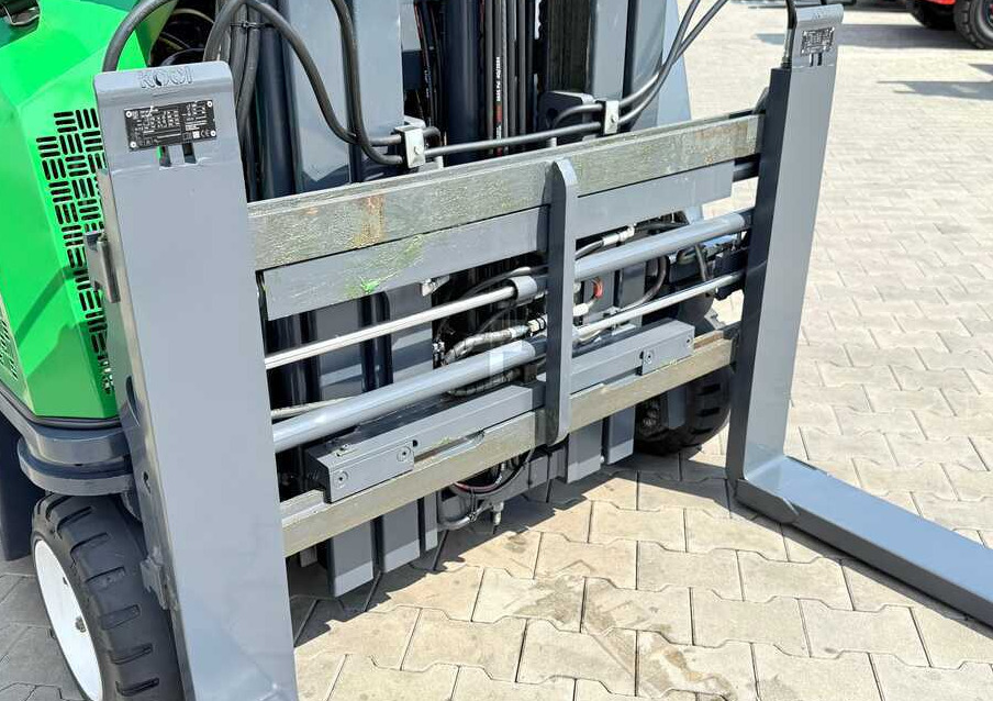 Combilift CB2500 / DIESEL / EXTENDABLE FORKS / TRIPLEX / 5500MM / FREE LIFT / SIDE SHIFT / FORK POSITIONER / LIKE NEW - 4-weg zijlader: afbeelding 4 Combilift CB2500 / DIESEL / EXTENDABLE FORKS / TRIPLEX / 5500MM / FREE LIFT / SIDE SHIFT / FORK POSITIONER / LIKE NEW - 4-weg zijlader: afbeelding 4