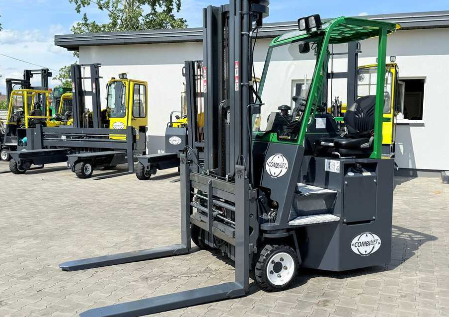 Combilift CB2500 / DIESEL / EXTENDABLE FORKS / TRIPLEX / 5500MM / FREE LIFT / SIDE SHIFT / FORK POSITIONER / LIKE NEW - 4-weg zijlader: afbeelding 2 Combilift CB2500 / DIESEL / EXTENDABLE FORKS / TRIPLEX / 5500MM / FREE LIFT / SIDE SHIFT / FORK POSITIONER / LIKE NEW - 4-weg zijlader: afbeelding 2