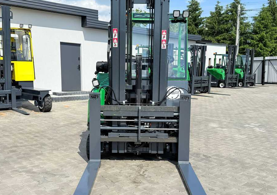 Combilift CB2500 / DIESEL / EXTENDABLE FORKS / TRIPLEX / 5500MM / FREE LIFT / SIDE SHIFT / FORK POSITIONER / LIKE NEW - 4-weg zijlader: afbeelding 3 Combilift CB2500 / DIESEL / EXTENDABLE FORKS / TRIPLEX / 5500MM / FREE LIFT / SIDE SHIFT / FORK POSITIONER / LIKE NEW - 4-weg zijlader: afbeelding 3
