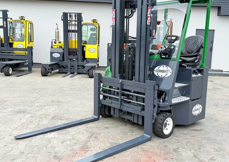 Combilift CB3000 / DIESEL / TRIPLEX 4900MM / FREE LIFT / SIDESHIFT / FORK POSITIONER / 1500MM FORKS / LIKE NEW - 4-weg zijlader: afbeelding 2 Combilift CB3000 / DIESEL / TRIPLEX 4900MM / FREE LIFT / SIDESHIFT / FORK POSITIONER / 1500MM FORKS / LIKE NEW - 4-weg zijlader: afbeelding 2
