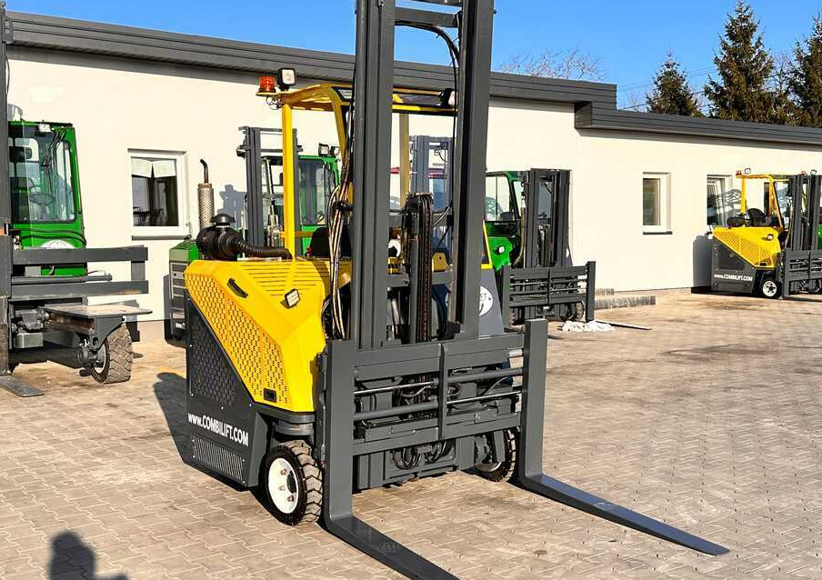 Combilift CB3000 / LPG / DUPLEX / 4000MM / FREE LIFT / NEW BAND TIRES / LIKE NEW - 4-weg zijlader: afbeelding 5 Combilift CB3000 / LPG / DUPLEX / 4000MM / FREE LIFT / NEW BAND TIRES / LIKE NEW - 4-weg zijlader: afbeelding 5