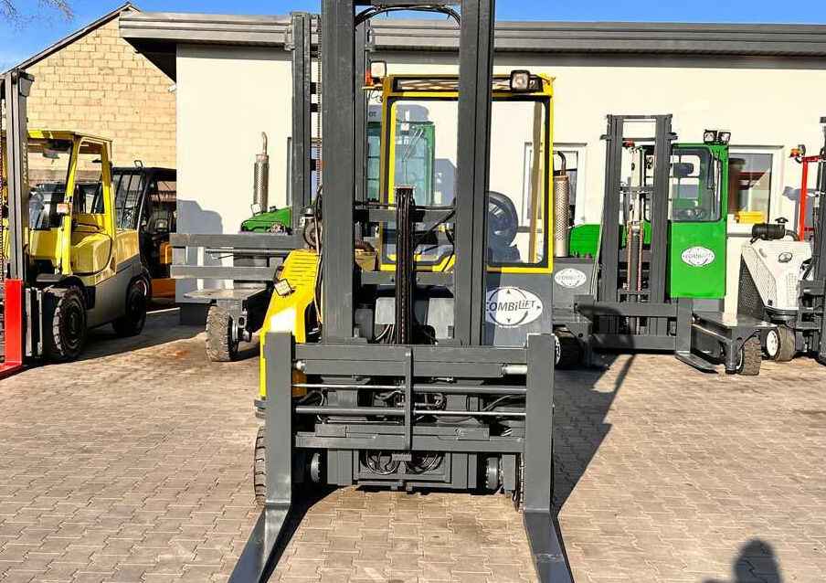Combilift CB3000 / LPG / DUPLEX / 4000MM / FREE LIFT / NEW BAND TIRES / LIKE NEW - 4-weg zijlader: afbeelding 3 Combilift CB3000 / LPG / DUPLEX / 4000MM / FREE LIFT / NEW BAND TIRES / LIKE NEW - 4-weg zijlader: afbeelding 3