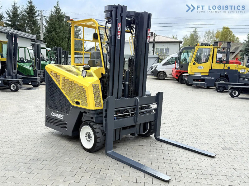 Combilift CB4000 / GAS / TRIPLEX 5200MM / FREE LIFT / FORK POSITIONER / SIDE SHIFT / EXCELLENT CONDITION / Wide range of four-way and side - 4-weg zijlader: afbeelding 5 Combilift CB4000 / GAS / TRIPLEX 5200MM / FREE LIFT / FORK POSITIONER / SIDE SHIFT / EXCELLENT CONDITION / Wide range of four-way and side - 4-weg zijlader: afbeelding 5
