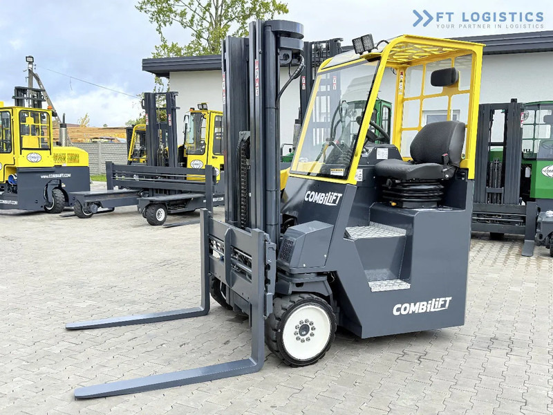 Combilift CB4000 / GAS / TRIPLEX 5200MM / FREE LIFT / FORK POSITIONER / SIDE SHIFT / EXCELLENT CONDITION / Wide range of four-way and side - 4-weg zijlader: afbeelding 3 Combilift CB4000 / GAS / TRIPLEX 5200MM / FREE LIFT / FORK POSITIONER / SIDE SHIFT / EXCELLENT CONDITION / Wide range of four-way and side - 4-weg zijlader: afbeelding 3