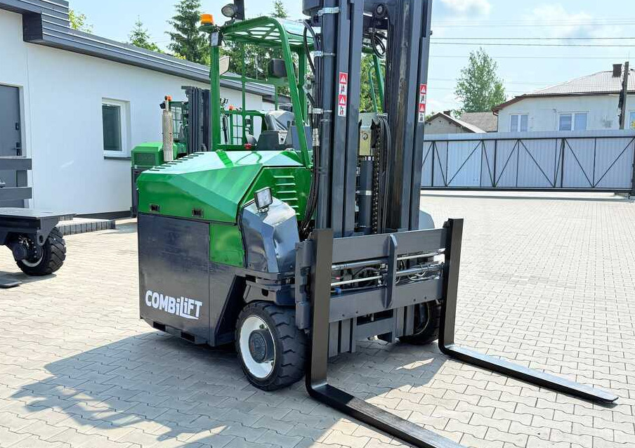 Combilift CBE4000 / TRIPLEX / 5200 / FREE-LIFT - 4-weg zijlader: afbeelding 2 Combilift CBE4000 / TRIPLEX / 5200 / FREE-LIFT - 4-weg zijlader: afbeelding 2