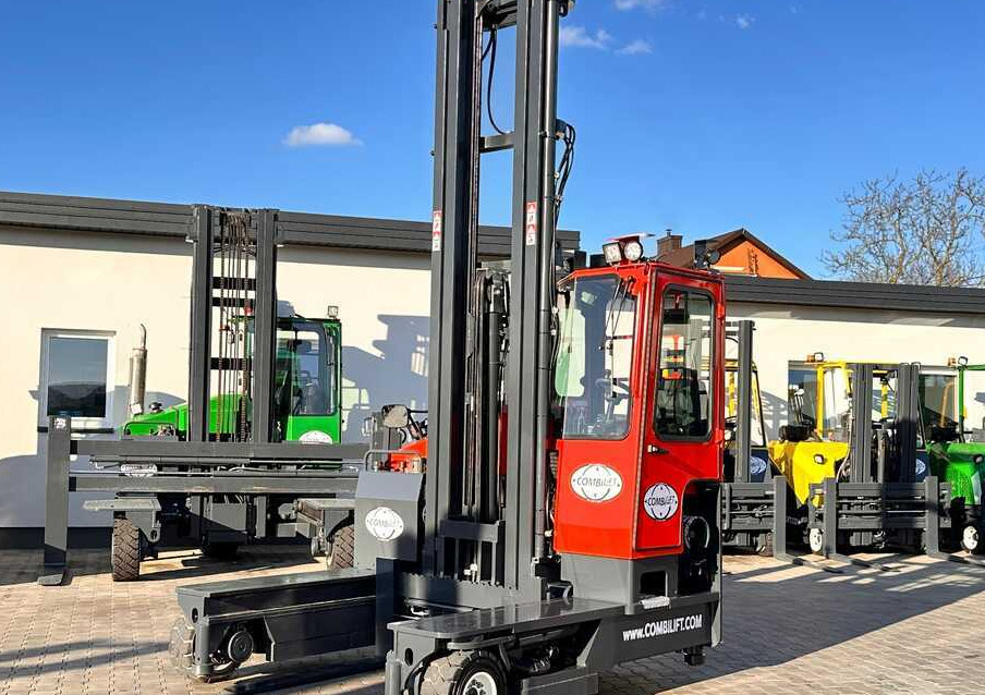 Combilift COMBILIFT C4000 – TRIPLEX 9300 mm – Year 2017 – GAS – FREE LIFT – FORK SIDE SHIFT – CONDITION 5/5 - 4-weg zijlader: afbeelding 3 Combilift COMBILIFT C4000 – TRIPLEX 9300 mm – Year 2017 – GAS – FREE LIFT – FORK SIDE SHIFT – CONDITION 5/5 - 4-weg zijlader: afbeelding 3