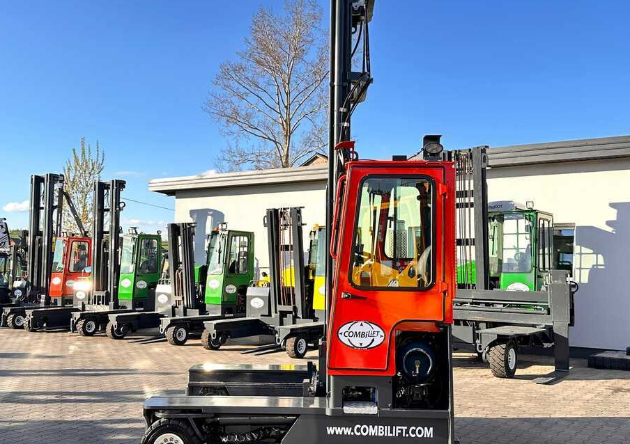 Combilift COMBILIFT C4000 – TRIPLEX 9300 mm – Year 2017 – GAS – FREE LIFT – FORK SIDE SHIFT – CONDITION 5/5 - 4-weg zijlader: afbeelding 3 Combilift COMBILIFT C4000 – TRIPLEX 9300 mm – Year 2017 – GAS – FREE LIFT – FORK SIDE SHIFT – CONDITION 5/5 - 4-weg zijlader: afbeelding 3