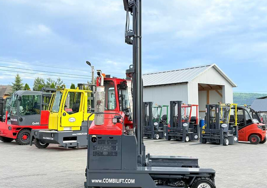 Combilift COMBILIFT C4000 – TRIPLEX 9300 mm – Year 2017 – GAS – FREE LIFT – FORK SIDE SHIFT – CONDITION 5/5 - 4-weg zijlader: afbeelding 3 Combilift COMBILIFT C4000 – TRIPLEX 9300 mm – Year 2017 – GAS – FREE LIFT – FORK SIDE SHIFT – CONDITION 5/5 - 4-weg zijlader: afbeelding 3