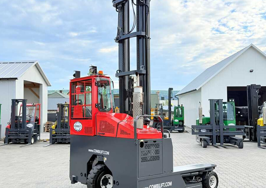 Combilift COMBILIFT C4000 – TRIPLEX 9300 mm – Year 2017 – GAS – FREE LIFT – FORK SIDE SHIFT – CONDITION 5/5 - 4-weg zijlader: afbeelding 4 Combilift COMBILIFT C4000 – TRIPLEX 9300 mm – Year 2017 – GAS – FREE LIFT – FORK SIDE SHIFT – CONDITION 5/5 - 4-weg zijlader: afbeelding 4