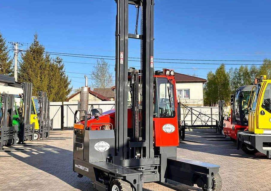 Combilift COMBILIFT C4000 – TRIPLEX 9300 mm – Year 2017 – GAS – FREE LIFT – FORK SIDE SHIFT – CONDITION 5/5 - 4-weg zijlader: afbeelding 5 Combilift COMBILIFT C4000 – TRIPLEX 9300 mm – Year 2017 – GAS – FREE LIFT – FORK SIDE SHIFT – CONDITION 5/5 - 4-weg zijlader: afbeelding 5