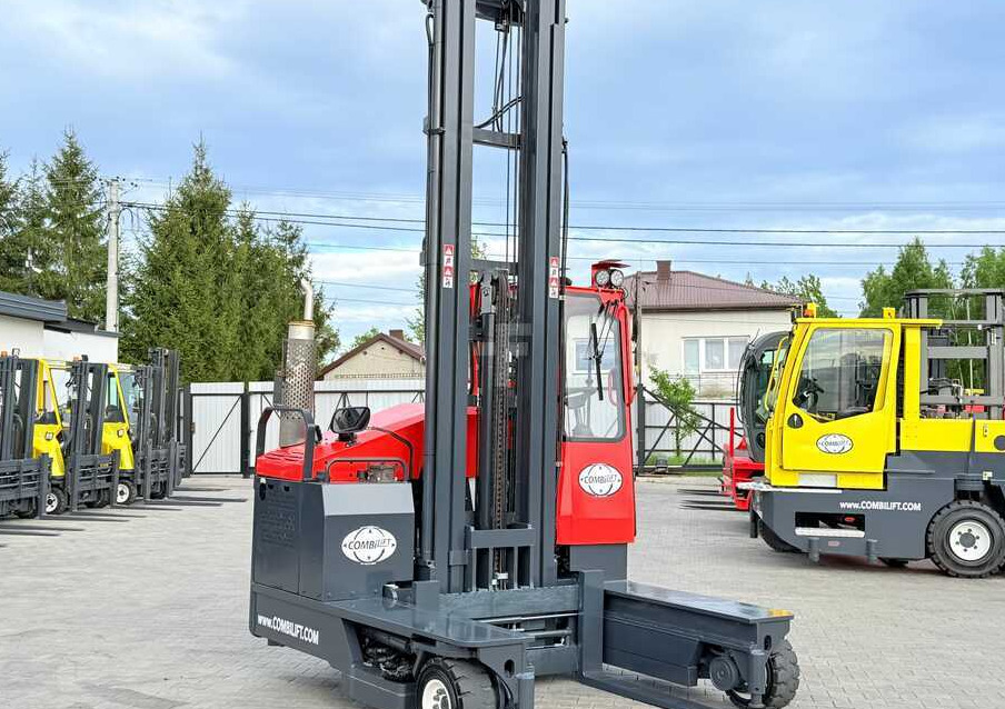 Combilift COMBILIFT C4000 – TRIPLEX 9300 mm – Year 2017 – GAS – FREE LIFT – FORK SIDE SHIFT – CONDITION 5/5 - 4-weg zijlader: afbeelding 2 Combilift COMBILIFT C4000 – TRIPLEX 9300 mm – Year 2017 – GAS – FREE LIFT – FORK SIDE SHIFT – CONDITION 5/5 - 4-weg zijlader: afbeelding 2