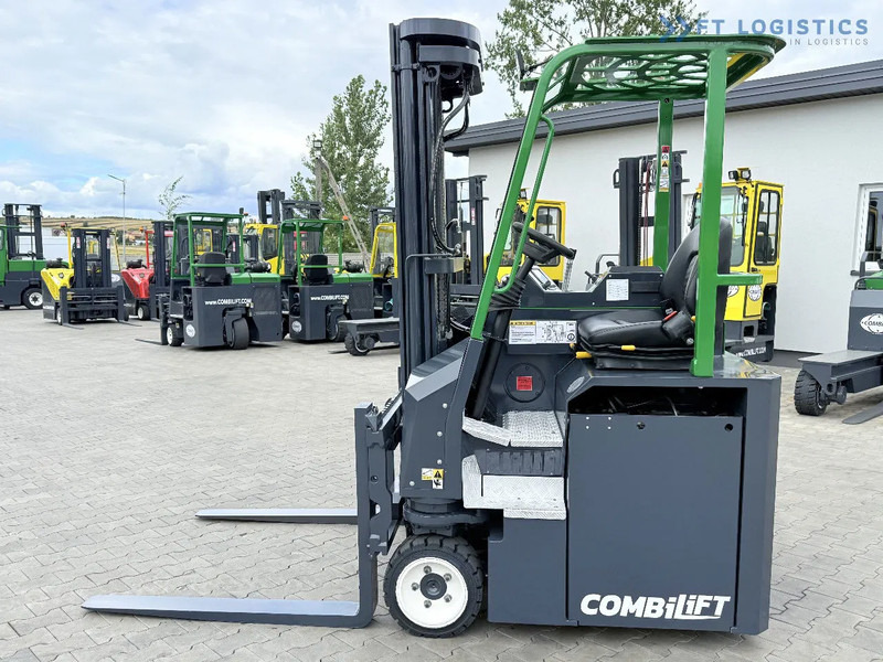 Combilift Combilift CBE2500 / TRIPLEX / 5500MM / FREE LIFT / ELECTRIC DRIVE / ONLY 2300 MTH / FORK POSITIONER / SIDE SHIFT / NEW TYRES / L - 4-weg zijlader: afbeelding 3 Combilift Combilift CBE2500 / TRIPLEX / 5500MM / FREE LIFT / ELECTRIC DRIVE / ONLY 2300 MTH / FORK POSITIONER / SIDE SHIFT / NEW TYRES / L - 4-weg zijlader: afbeelding 3