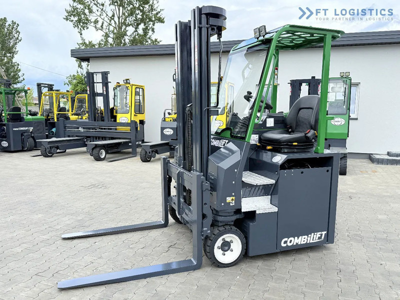 Combilift Combilift CBE2500 / TRIPLEX / 5500MM / FREE LIFT / ELECTRIC DRIVE / ONLY 2300 MTH / FORK POSITIONER / SIDE SHIFT / NEW TYRES / L - 4-weg zijlader: afbeelding 2 Combilift Combilift CBE2500 / TRIPLEX / 5500MM / FREE LIFT / ELECTRIC DRIVE / ONLY 2300 MTH / FORK POSITIONER / SIDE SHIFT / NEW TYRES / L - 4-weg zijlader: afbeelding 2