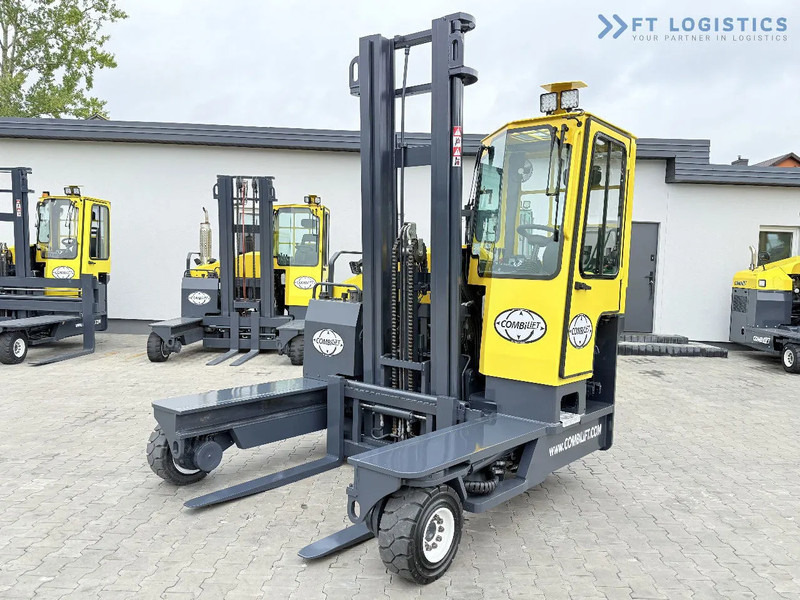 Combilift Combilift FOUR-WAY / MULTI-DIRECTIONAL FORKLIFT C4000 / GAS / DUPLEX 4600MM / ONLY 5614 OPERATING HOURS / FORK POSITIONER / FULL - 4-weg zijlader: afbeelding 3 Combilift Combilift FOUR-WAY / MULTI-DIRECTIONAL FORKLIFT C4000 / GAS / DUPLEX 4600MM / ONLY 5614 OPERATING HOURS / FORK POSITIONER / FULL - 4-weg zijlader: afbeelding 3