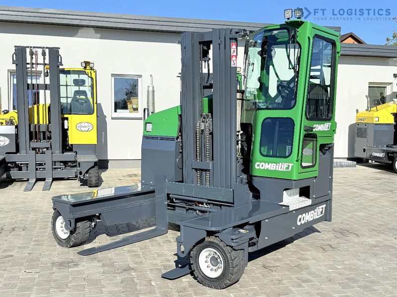 Combilift Combilift FOUR-WAY MULTIDIRECTIONAL FORKLIFT C4500 / DIESEL / TRIPLEX 4900MM / ONLY 4854 HOURS / FORK POSITIONER / FULL CABIN – - 4-weg zijlader: afbeelding 4 Combilift Combilift FOUR-WAY MULTIDIRECTIONAL FORKLIFT C4500 / DIESEL / TRIPLEX 4900MM / ONLY 4854 HOURS / FORK POSITIONER / FULL CABIN – - 4-weg zijlader: afbeelding 4