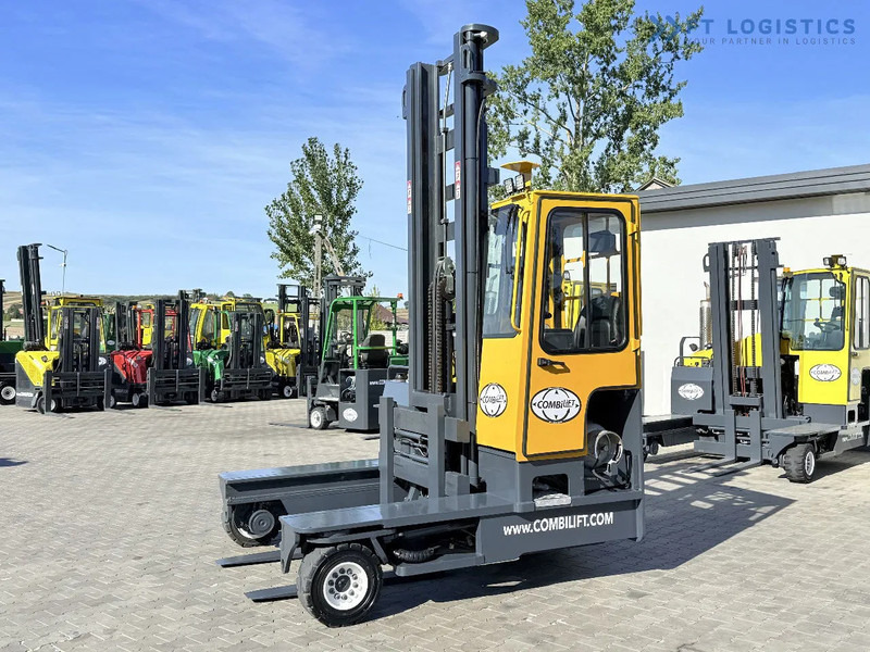 Combilift FOUR-WAY MULTIDIRECTIONAL FORKLIFT / C4000 / DUPLEX - 5500MM / FREE-LIFT / FORKS POSITIONER / LIKE-NEW FOUR-WAY MULTIDIRECTIONAL - 4-weg zijlader: afbeelding 3 Combilift FOUR-WAY MULTIDIRECTIONAL FORKLIFT / C4000 / DUPLEX - 5500MM / FREE-LIFT / FORKS POSITIONER / LIKE-NEW FOUR-WAY MULTIDIRECTIONAL - 4-weg zijlader: afbeelding 3