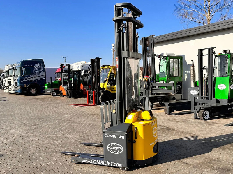 Combilift WR-4 / DUPLEX / 4.5M / 2017 / ONLY 30 MTH / LIKE NEW / 1500KG - Stapelaar: afbeelding 1 Combilift WR-4 / DUPLEX / 4.5M / 2017 / ONLY 30 MTH / LIKE NEW / 1500KG - Stapelaar: afbeelding 1