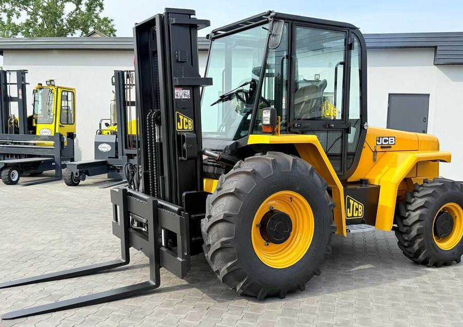 JCB 940 / DIESEL / TRIPLEX 4500MM / FORK POSITIONER / FORK SIDESHIFT / 4T / NEW TYRES / LIKE NEW - Ruw terrein heftruck: afbeelding 2 JCB 940 / DIESEL / TRIPLEX 4500MM / FORK POSITIONER / FORK SIDESHIFT / 4T / NEW TYRES / LIKE NEW - Ruw terrein heftruck: afbeelding 2