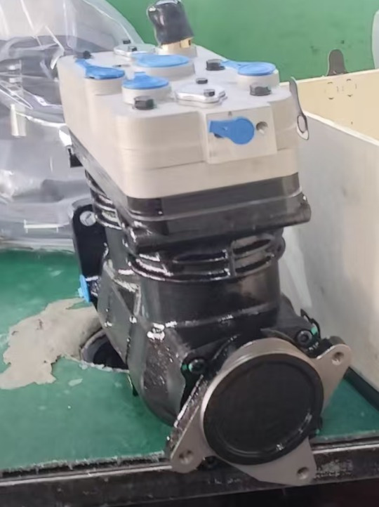 CATERPILLAR 304-2693 440-1616 226-9580 10R-6317 - Airco compressor voor Graafmachine: afbeelding 1 CATERPILLAR 304-2693 440-1616 226-9580 10R-6317 - Airco compressor voor Graafmachine: afbeelding 1