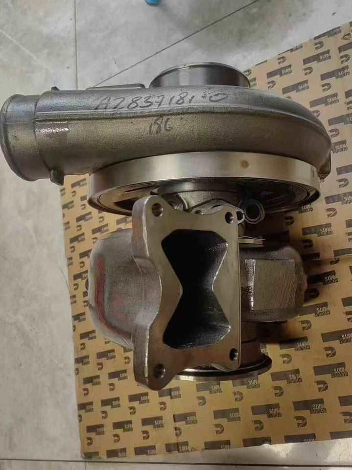 CUMMINS 2881769 - Turbolader voor Graafmachine: afbeelding 1 CUMMINS 2881769 - Turbolader voor Graafmachine: afbeelding 1