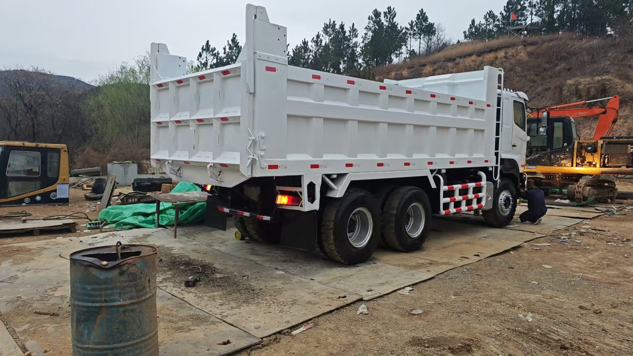 HINO HINO 700 - Kipper vrachtwagen: afbeelding 4 HINO HINO 700 - Kipper vrachtwagen: afbeelding 4