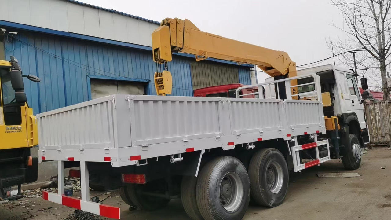 HOWO 371 - Kraanwagen: afbeelding 3 HOWO 371 - Kraanwagen: afbeelding 3