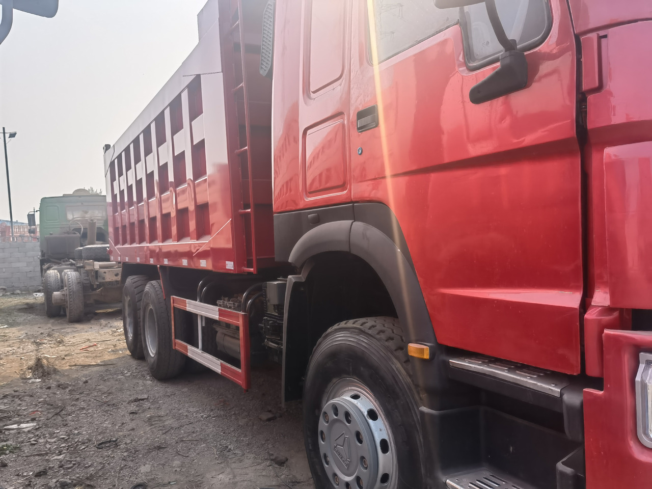 HOWO HOWO 6*4 371 dump truck - Kipper vrachtwagen: afbeelding 4 HOWO HOWO 6*4 371 dump truck - Kipper vrachtwagen: afbeelding 4