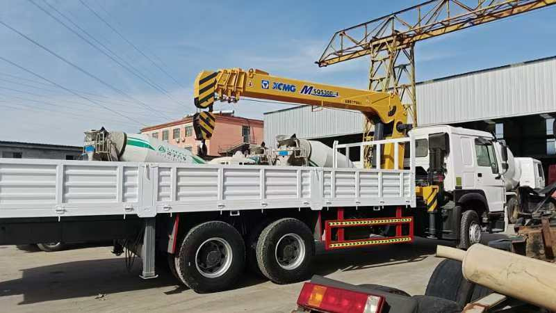 HOWO ,XCMG HOWO 375 engine,XCMG 12 tons crane truck - Kraanwagen: afbeelding 4 HOWO ,XCMG HOWO 375 engine,XCMG 12 tons crane truck - Kraanwagen: afbeelding 4