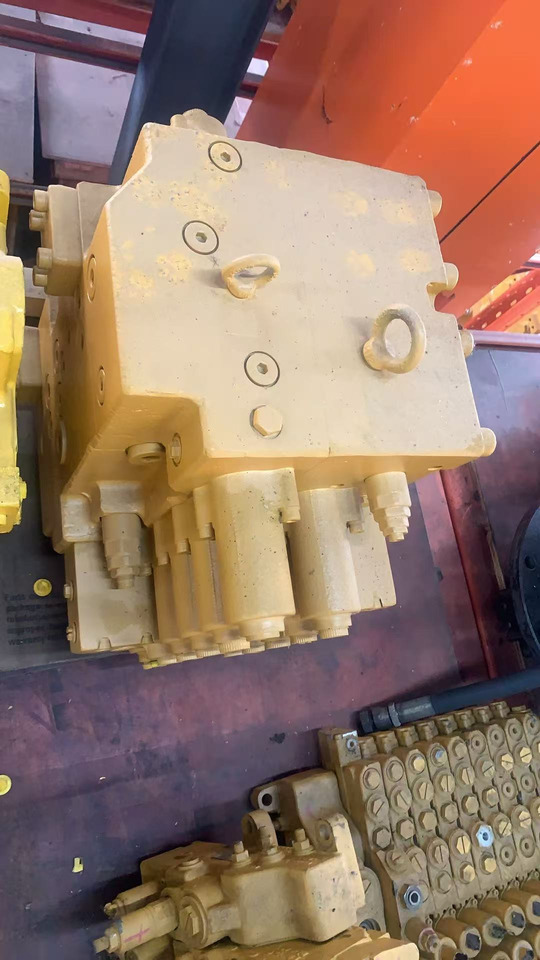 HYUNDAI R210-7 - Hydraulische klep voor Graafmachine: afbeelding 2 HYUNDAI R210-7 - Hydraulische klep voor Graafmachine: afbeelding 2