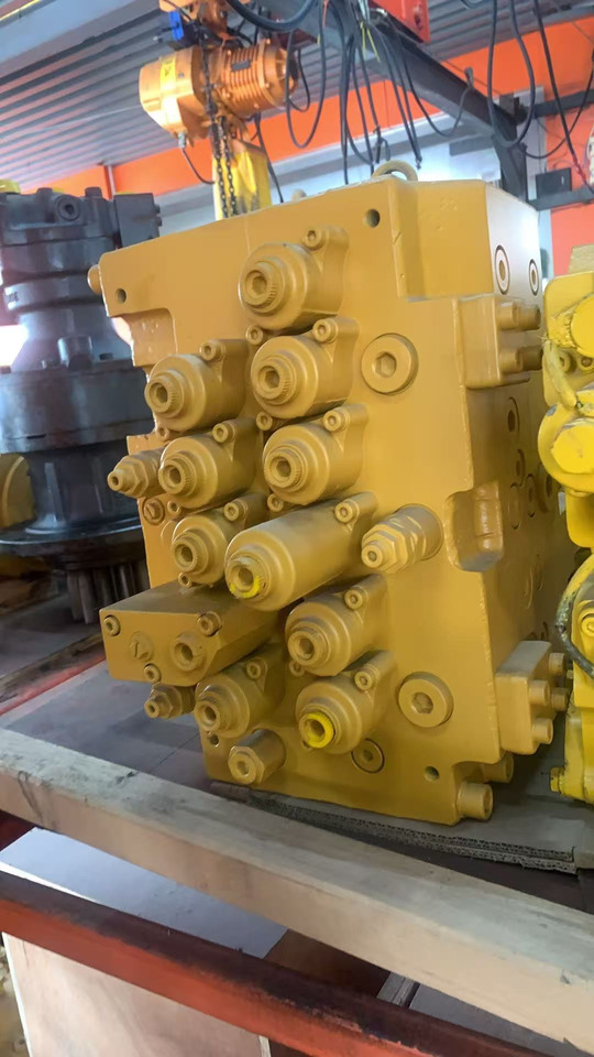 HYUNDAI R210-7 - Hydraulische klep voor Graafmachine: afbeelding 1 HYUNDAI R210-7 - Hydraulische klep voor Graafmachine: afbeelding 1